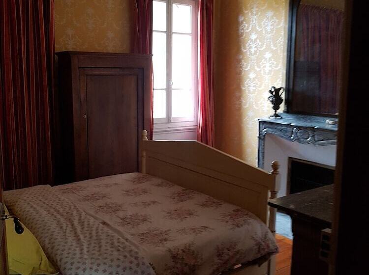 تختخواب و صبحانه Chez Louise