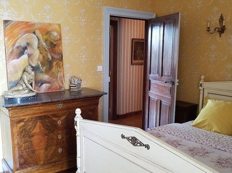 تختخواب و صبحانه Chez Louise