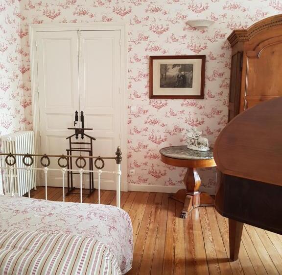 تختخواب و صبحانه Chez Louise
