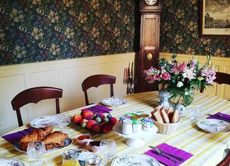 تختخواب و صبحانه Chez Louise