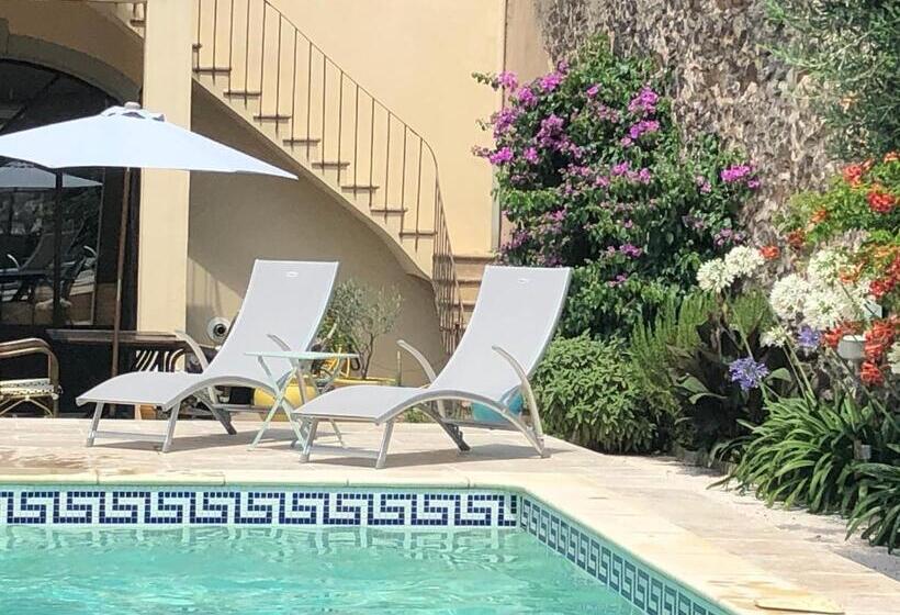 تختخواب و صبحانه La Casa Occitane
