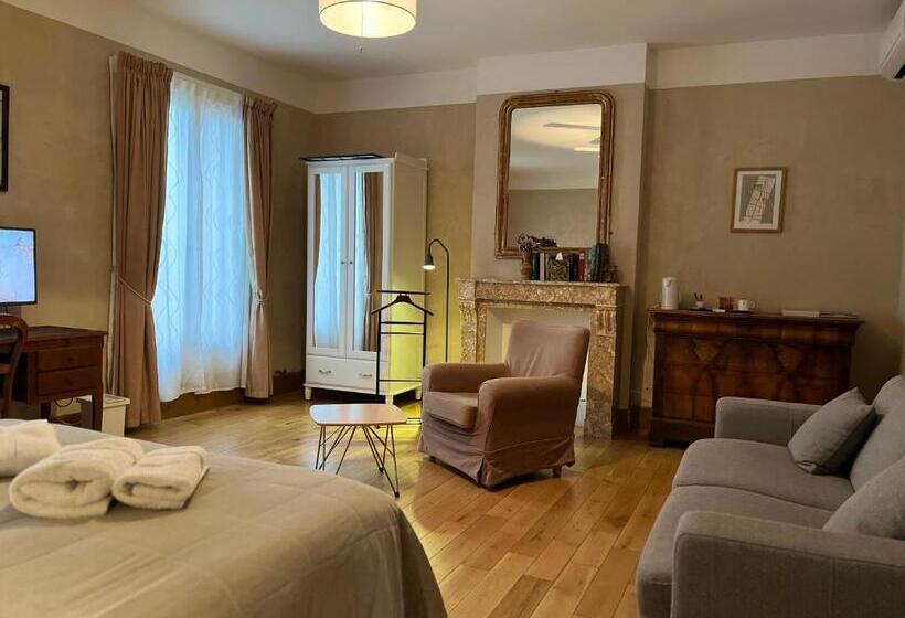 تختخواب و صبحانه La Casa Occitane
