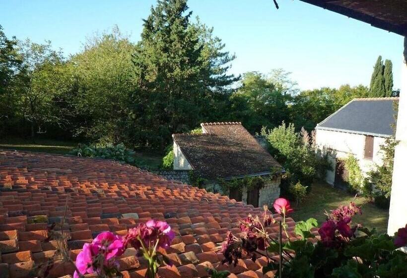 تختخواب و صبحانه Le Logis Du Peu Girard