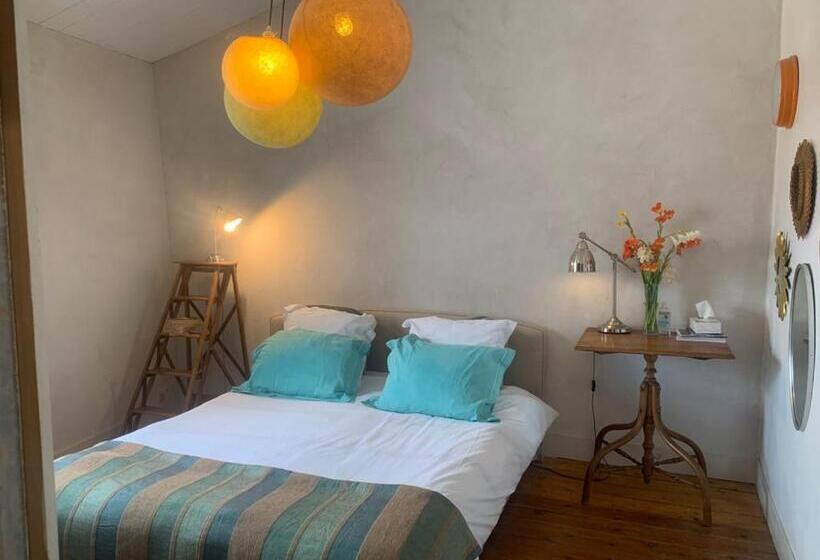 تختخواب و صبحانه Maison Face Au Soleil