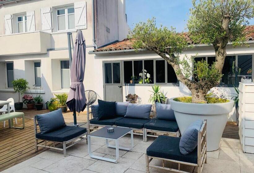 تختخواب و صبحانه Maison Face Au Soleil