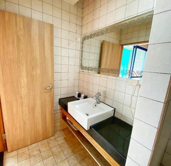 تختخواب و صبحانه The Domed Tile Bb