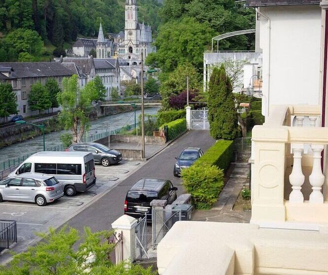 تختخواب و صبحانه Villa L'orante