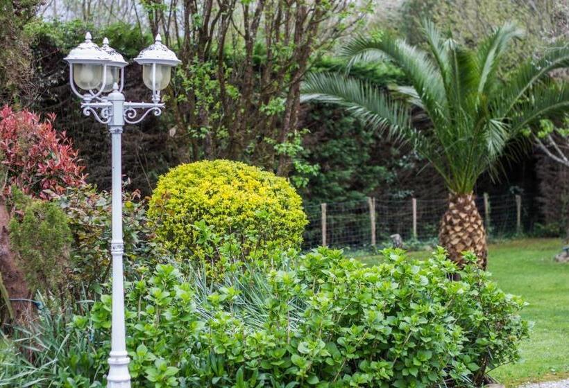 تختخواب و صبحانه Villa Yoda