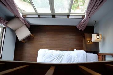 Bridge12th B&b