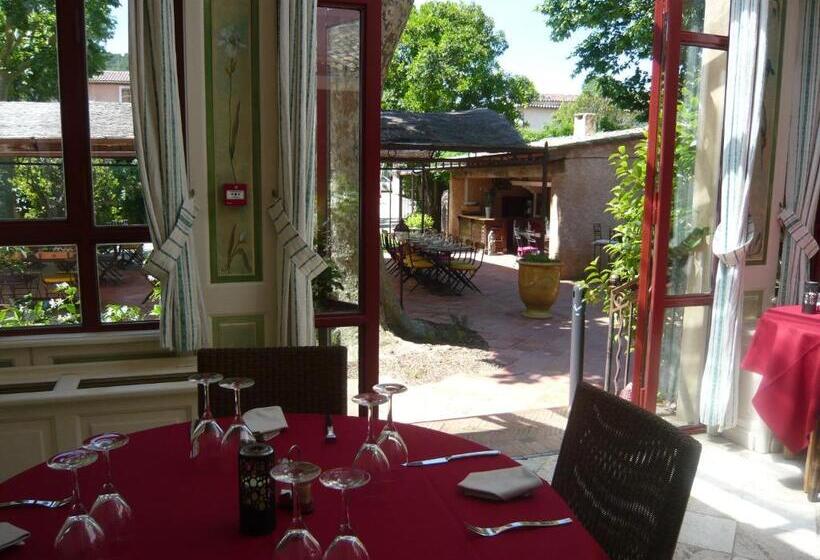 هتل Auberge De Correns