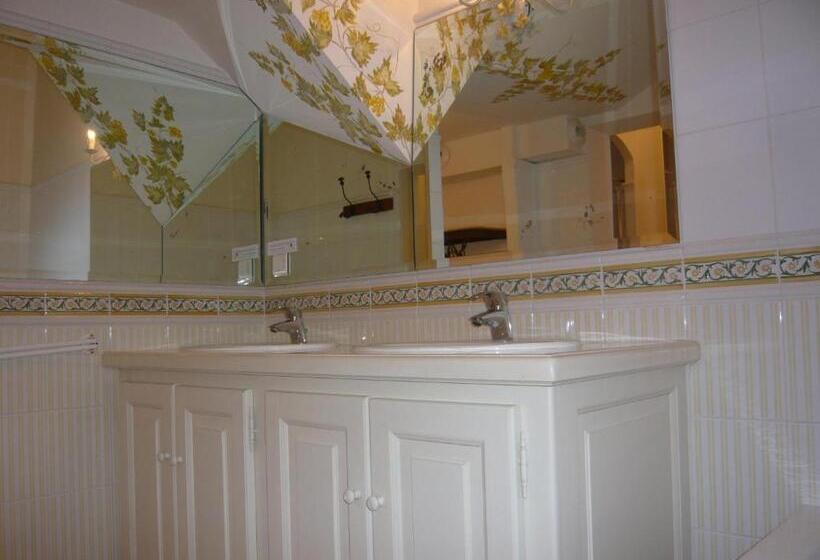 هتل Auberge De Correns