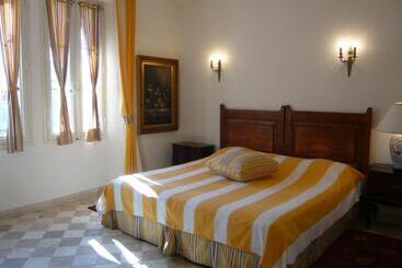 هتل Auberge De Correns