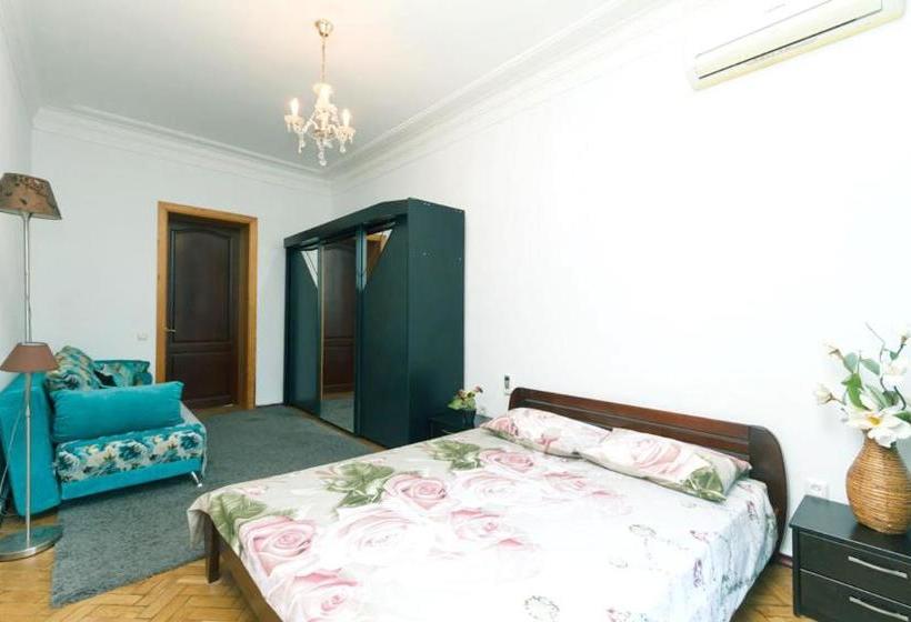 هتل Prorizna Studio Kiev Apartment