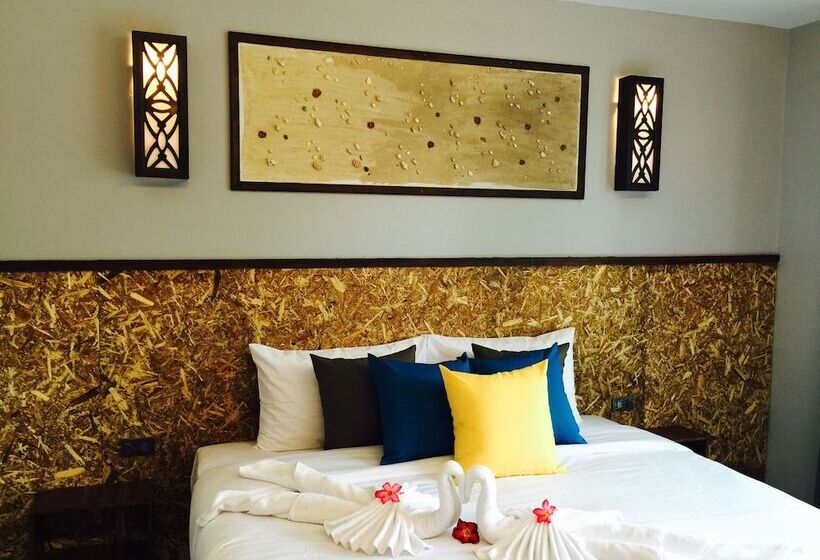 هتل The Hip Resort @ Phi Phi