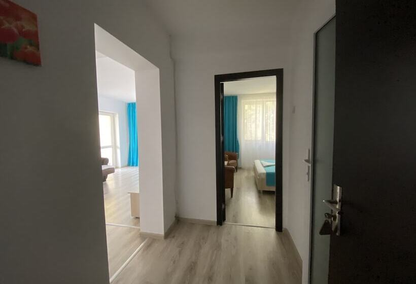 Q Hotel