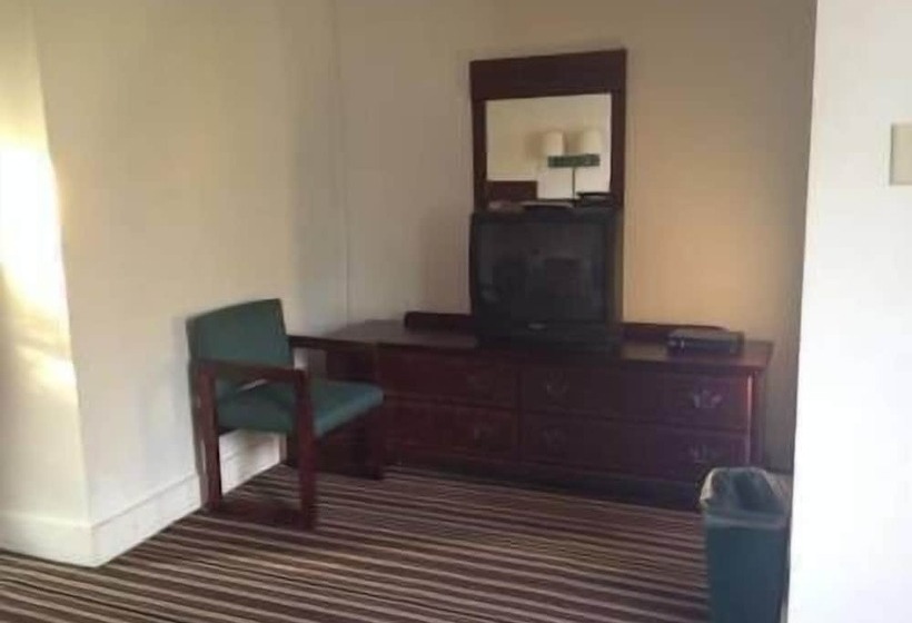 Colonial Village Motel