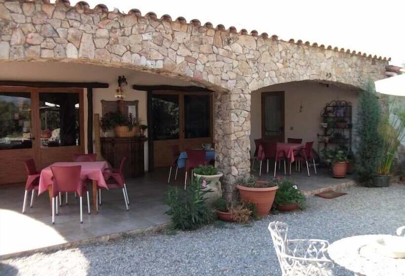 فندق Agriturismo Rocce Bianche Bungalows
