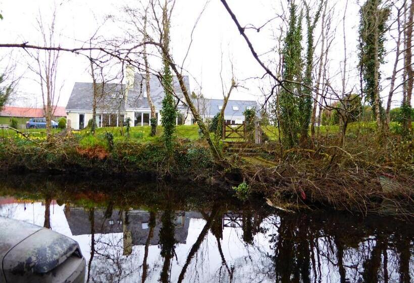 هتل Camillaun Lodge With Lough Corrib Boat Hire