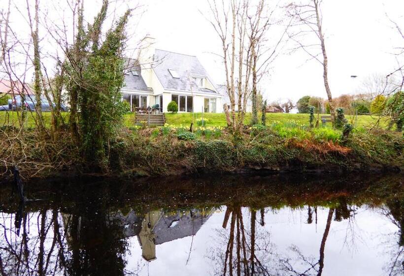 هتل Camillaun Lodge With Lough Corrib Boat Hire
