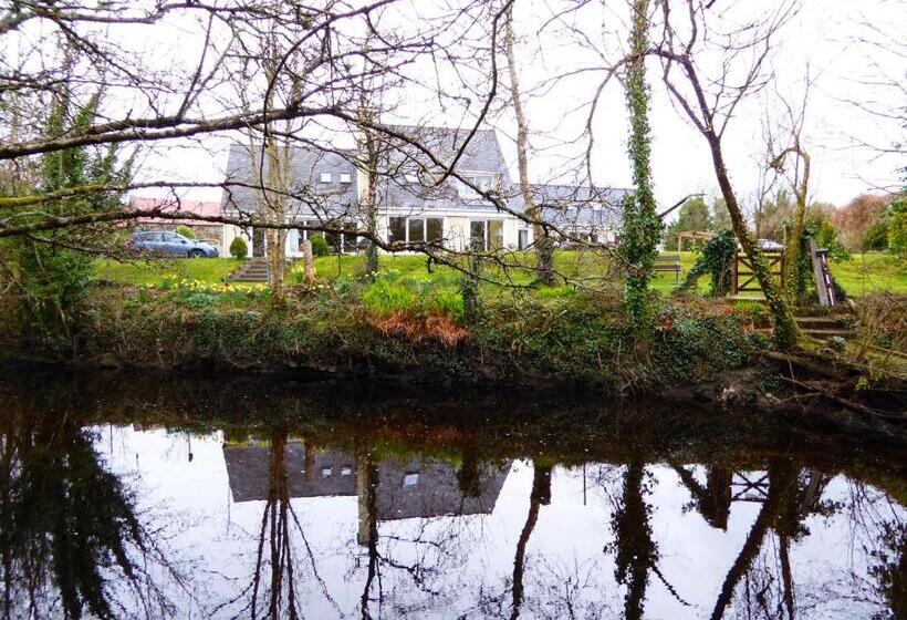 هتل Camillaun Lodge With Lough Corrib Boat Hire