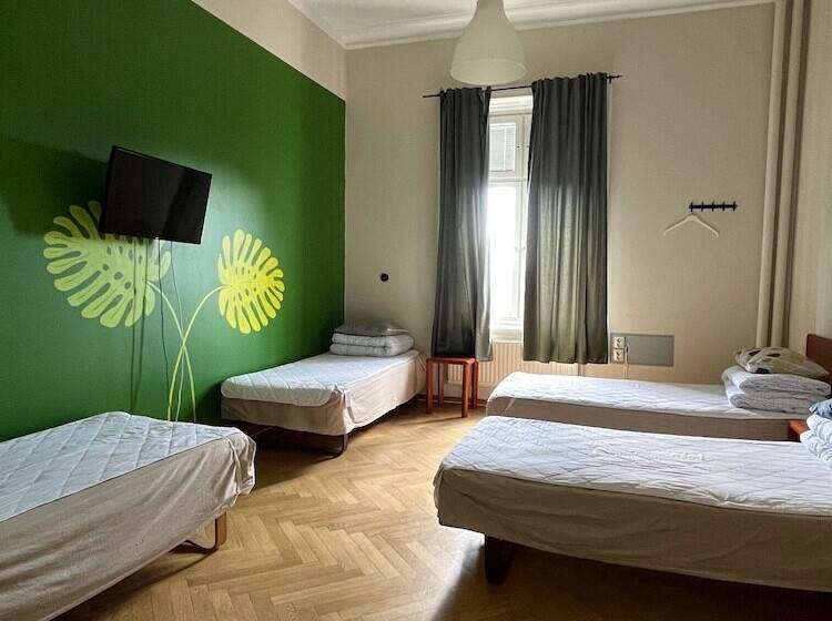 هتل Carlstad Sport Hostel