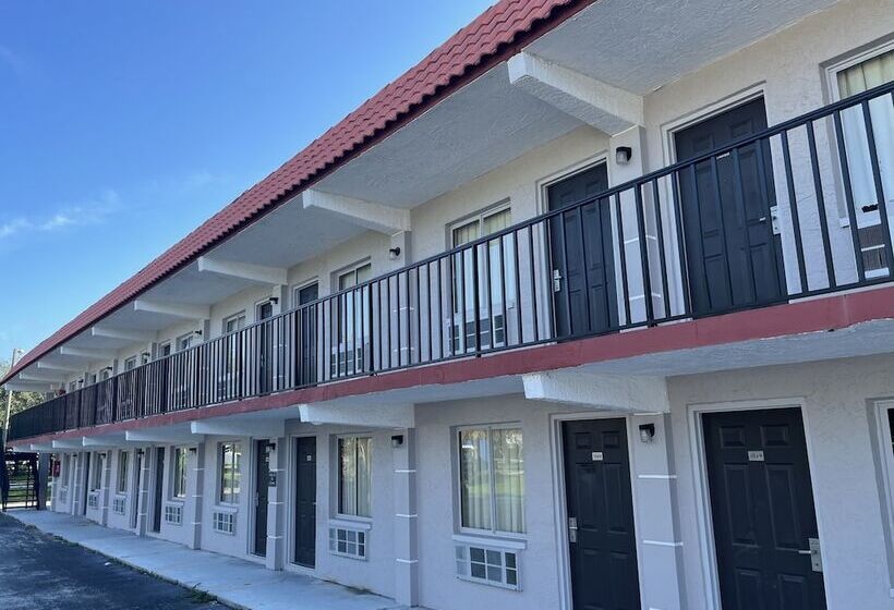 هتل Clearwater Inn