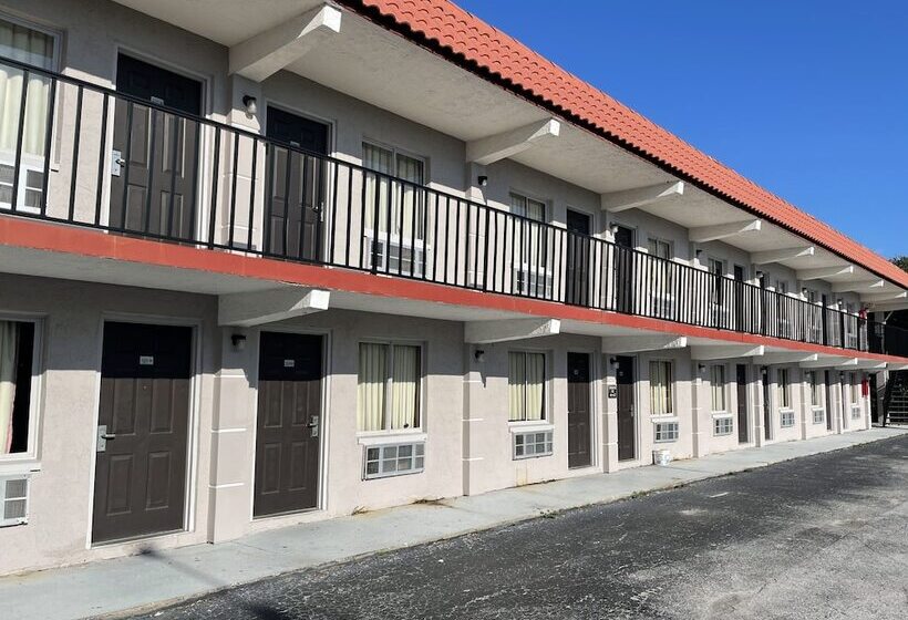 هتل Clearwater Inn