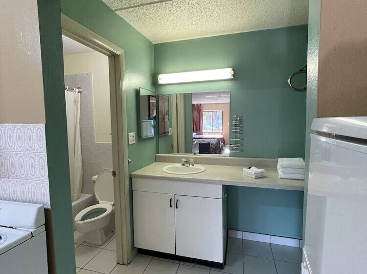 هتل Clearwater Inn