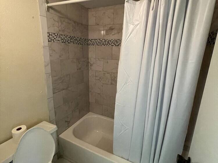 هتل Clearwater Inn