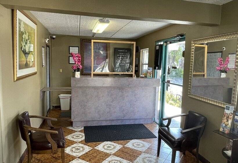 هتل Clearwater Inn