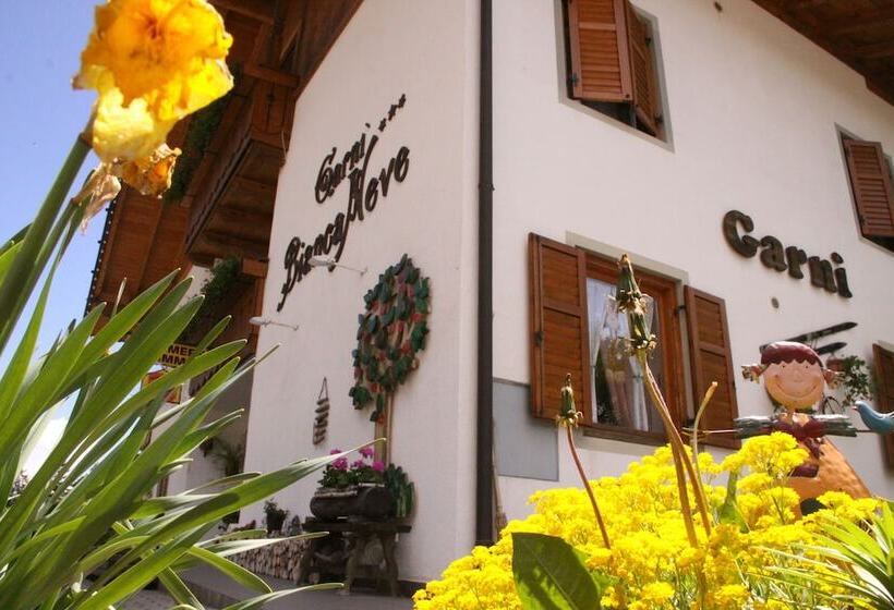 בית מלון כפרי Garni Biancaneve Ruffrè Mendola