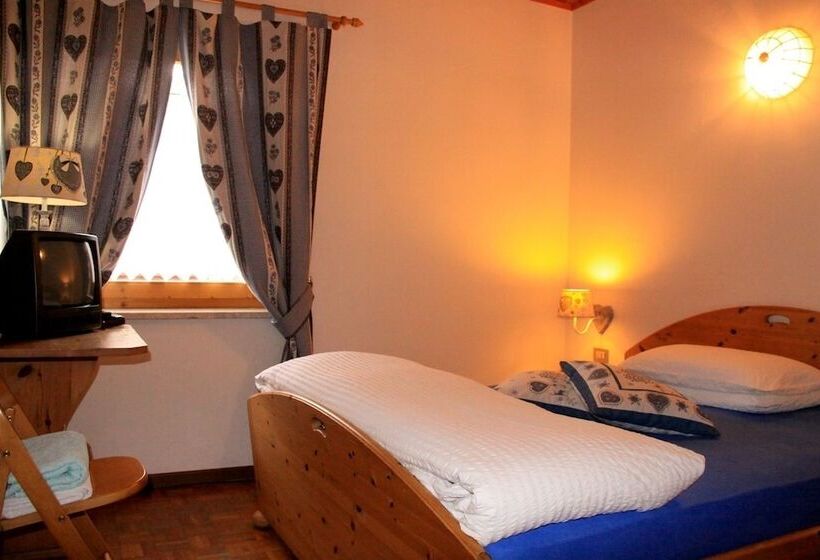 בית מלון כפרי Garni Biancaneve Ruffrè Mendola