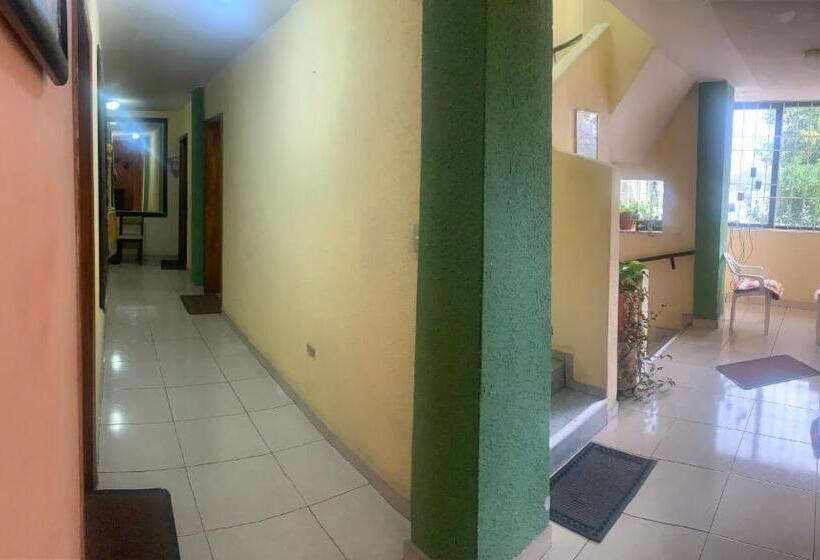 فندق Hostal Jora Continental