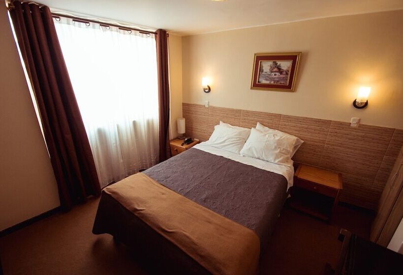 هتل Hostal Villa Melgar