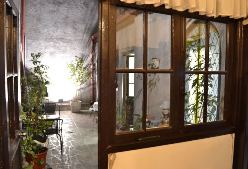 هتل Landay Hostel