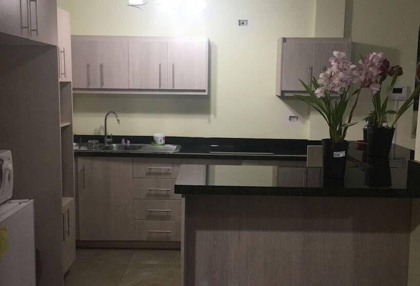 هتل Las Mercedes Airport Quito