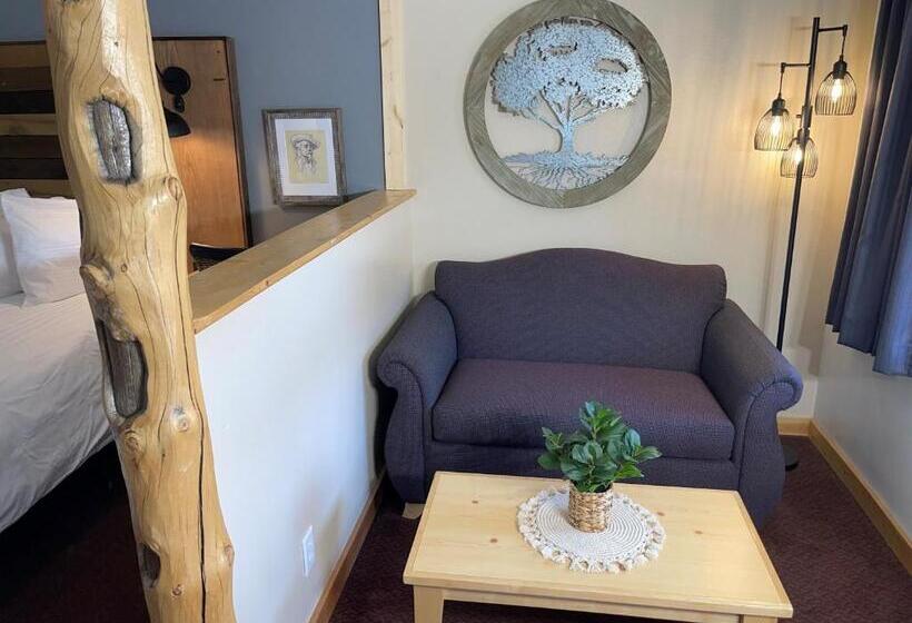 فندق Moose Creek Lodge & Suites