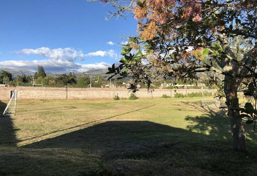 هتل Springhills Quito Airport