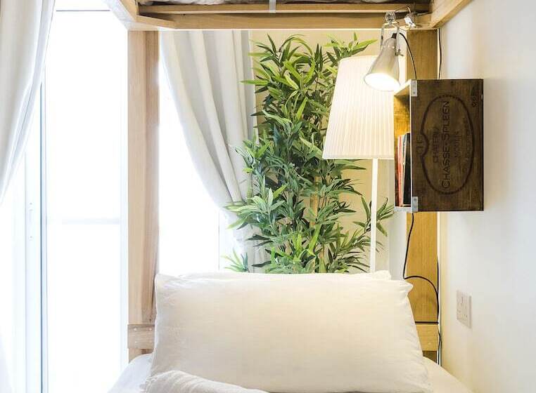 هتل Two Pillows Boutique Hostel