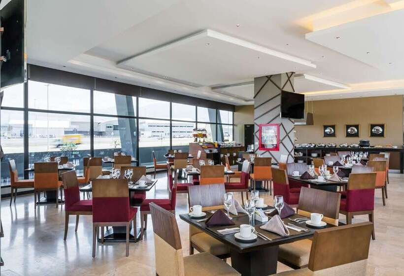 هتل Wyndham Quito Airport