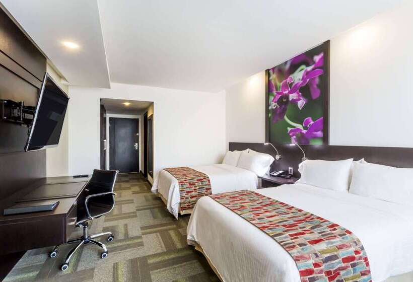 هتل Wyndham Quito Airport