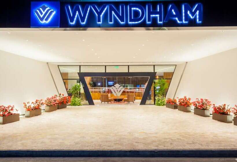 هتل Wyndham Quito Airport