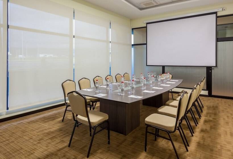 هتل Wyndham Quito Airport