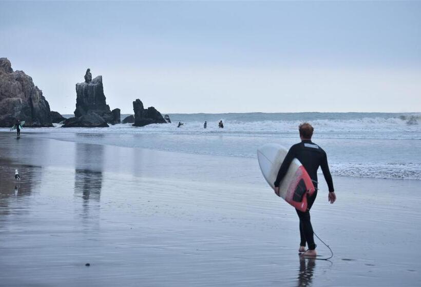 هاستل Waves Surf Camp Peru