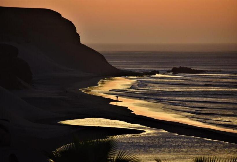 هاستل Waves Surf Camp Peru