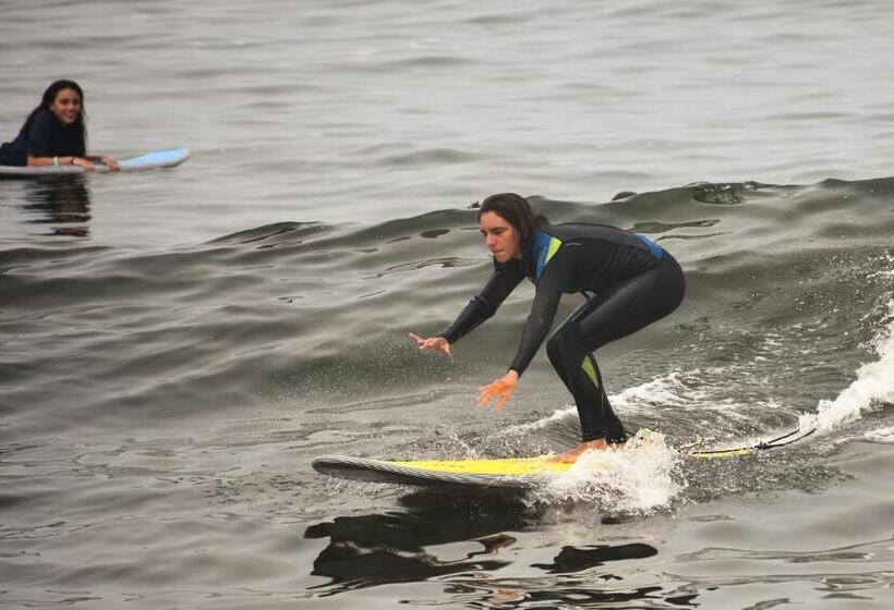 هاستل Waves Surf Camp Peru