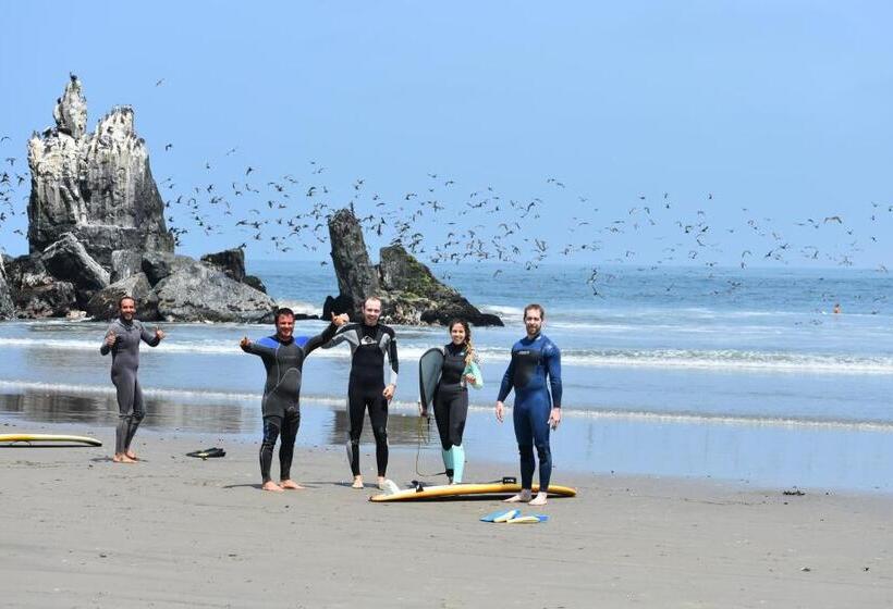 هاستل Waves Surf Camp Peru