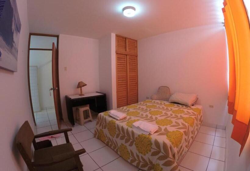 هاستل Waves Surf Camp Peru