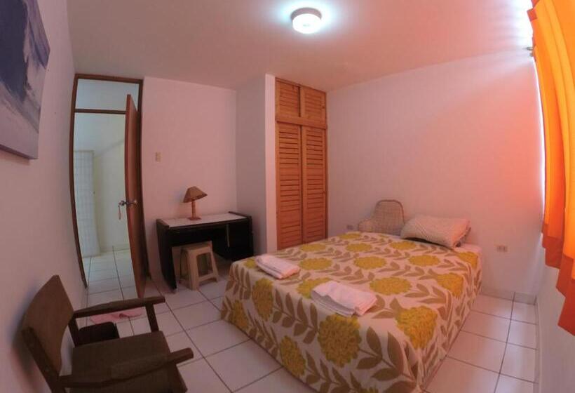 هاستل Waves Surf Camp Peru