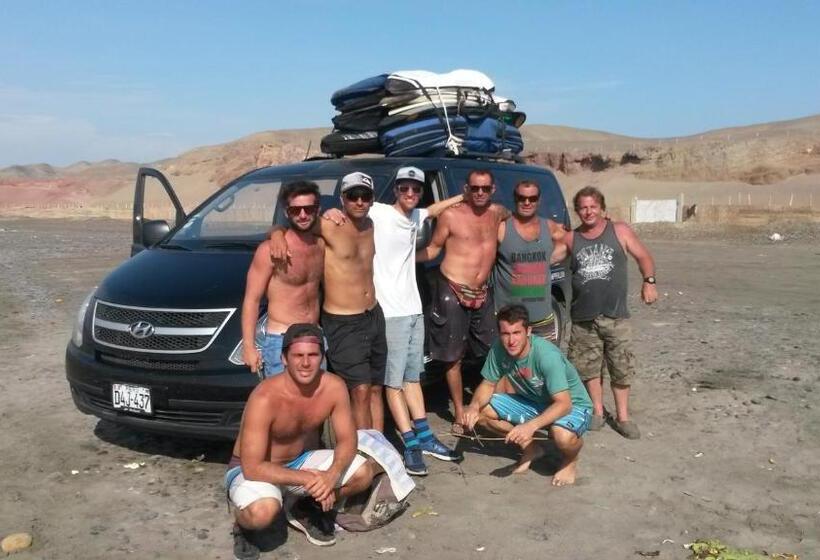 هاستل Waves Surf Camp Peru